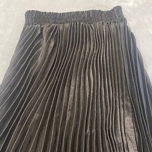 San Joy Elegant Black Pleated A-Line Skirt